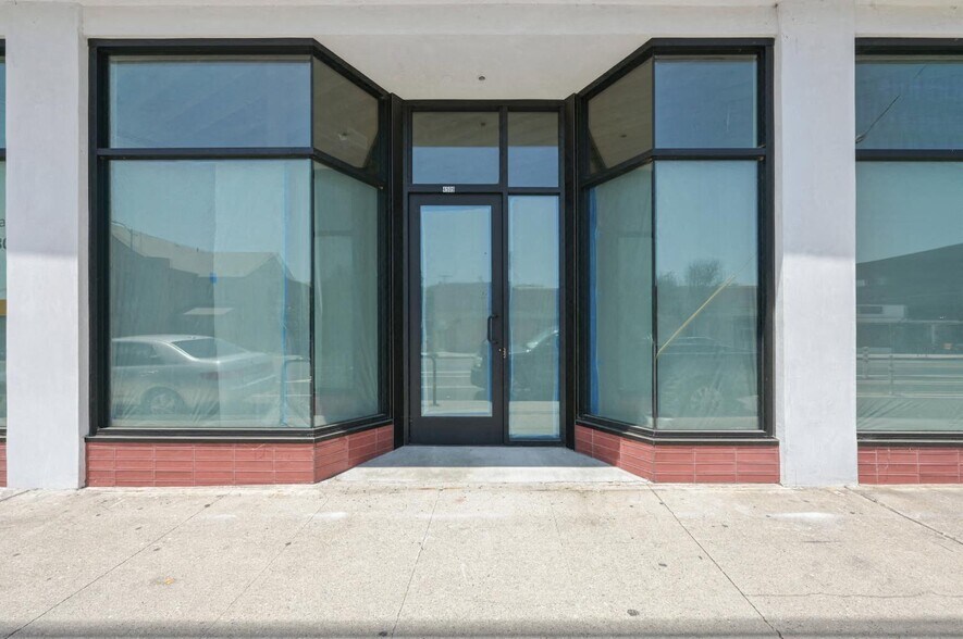 More Photos Of 4501-4515 W Adams Blvd, Los Angeles Loft Creative Space For Lease