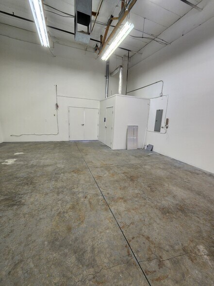 More Photos Of 2150 Kiowa Blvd N, Lake Havasu City Showroom For Lease