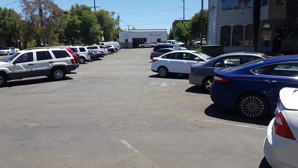 More Photos Of 367-387 N State St, Ukiah Office For Sale