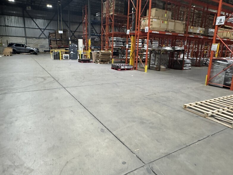 More Photos Of 505-525 Av Meloche, Dorval Industrial For Lease