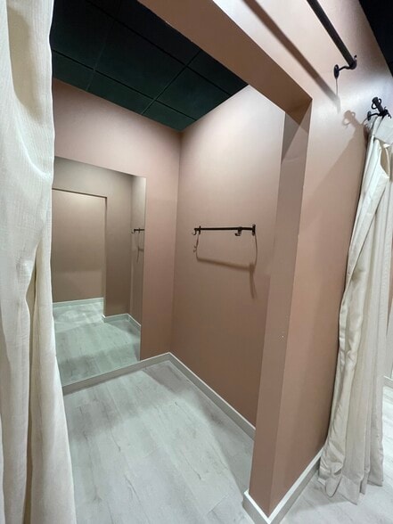 More Photos Of 2003 Cahaba Rd, Mountain Brook Freestanding For Lease