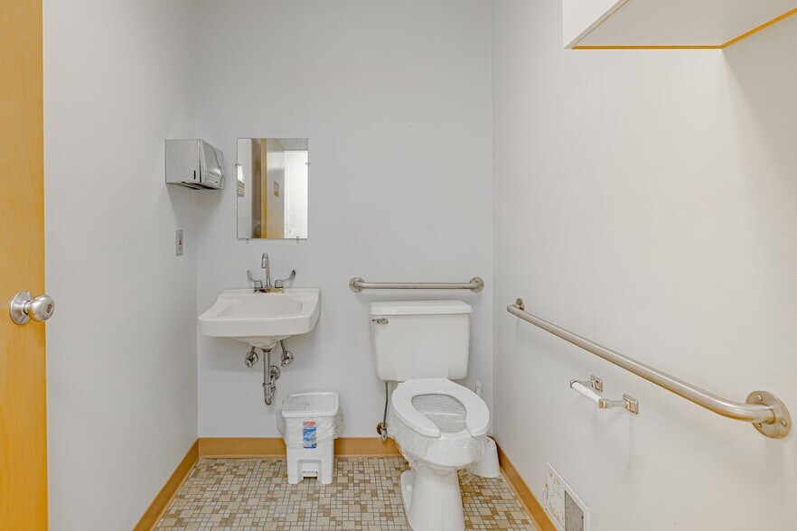 More Photos Of 2211 Lyell Ave, Rochester Medical For Lease