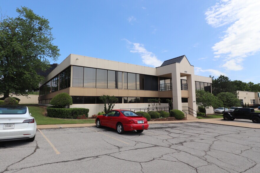 More Photos Of 6711 S Yale Ave, Tulsa Unknown For Lease