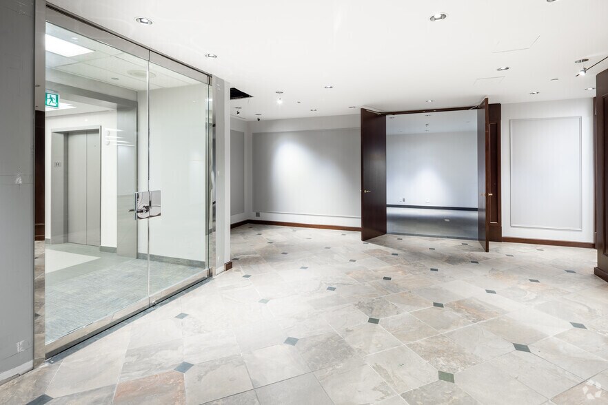 More Photos Of 1 Robert Speck Pky, Mississauga Unknown For Sale