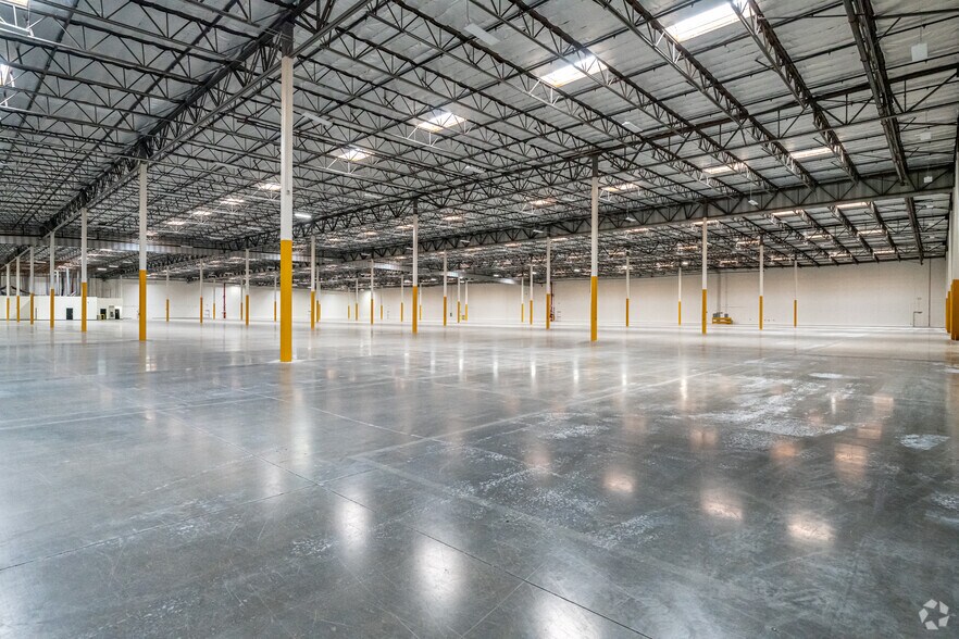 More Photos Of 458-486 E Lambert Rd, Fullerton Distribution For Lease