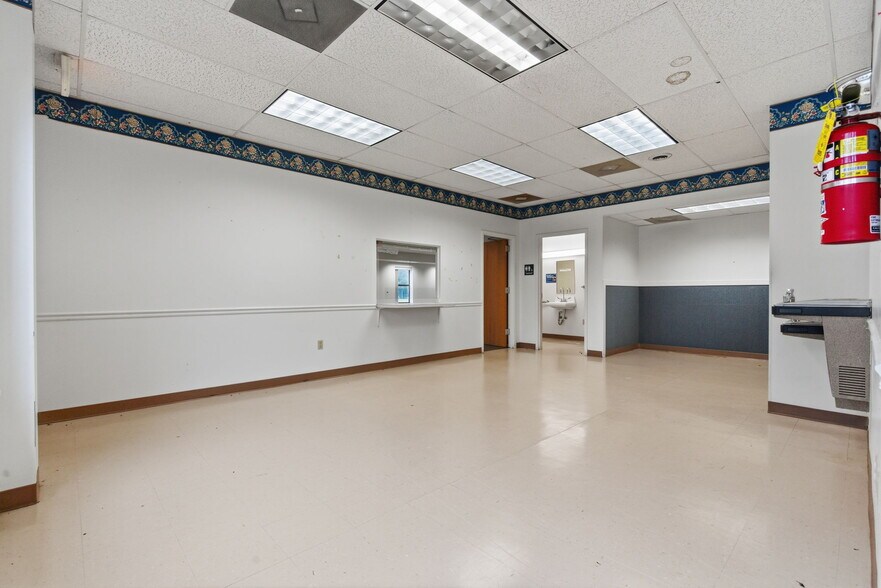 More Photos Of 718 N Martin St, East Prairie Office For Sale