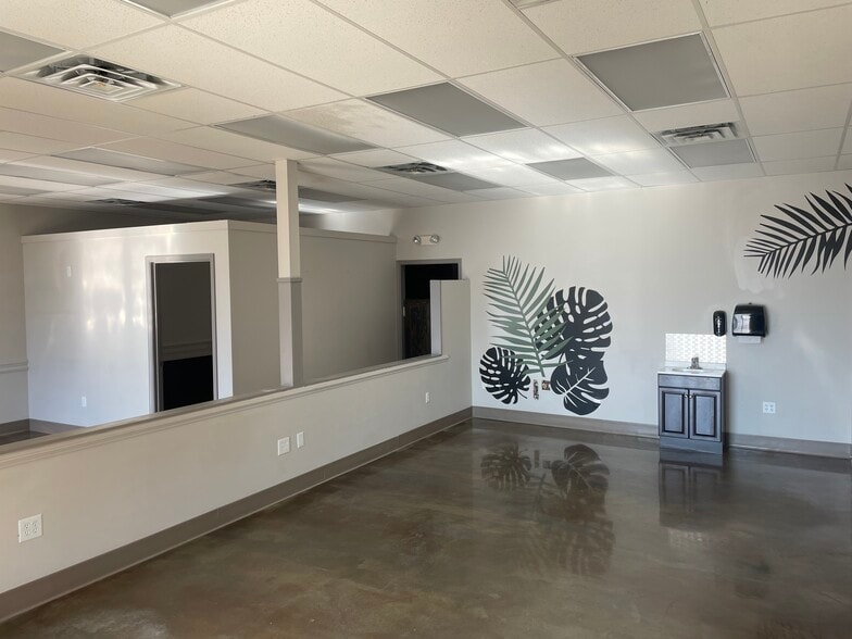 More Photos Of 1000 Main St, Altavista Storefront For Lease