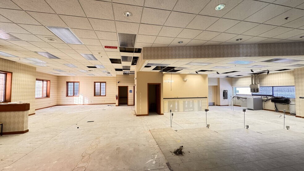 More Photos Of 2429 Randall Rd, Carpentersville Storefront Retail Office For Lease