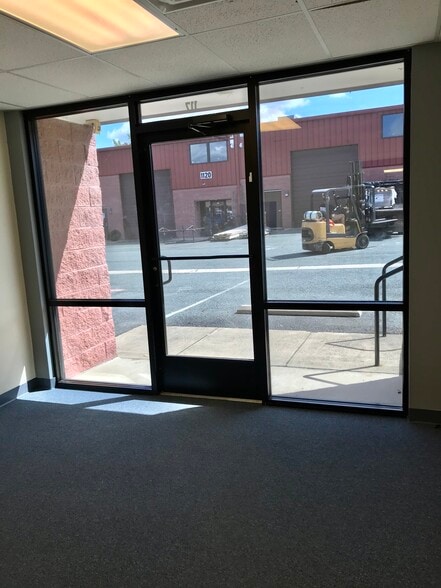 More Photos Of 1130 International Pky, Fredericksburg Warehouse For Lease