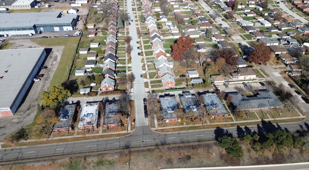 More Photos Of 15405 E 11 Mile Rd, Roseville Apartments For Sale