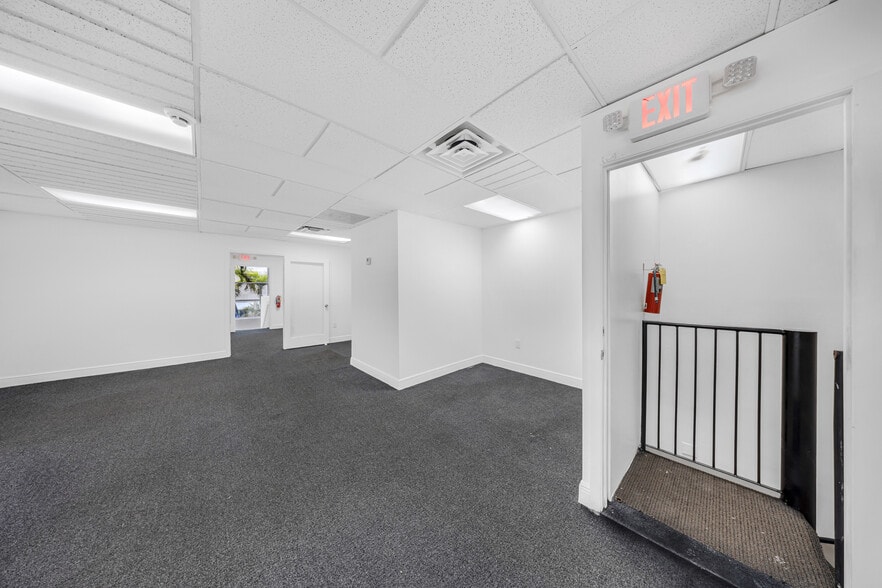 More Photos Of 7452-7466 SW 48th St, Miami Warehouse For Sale