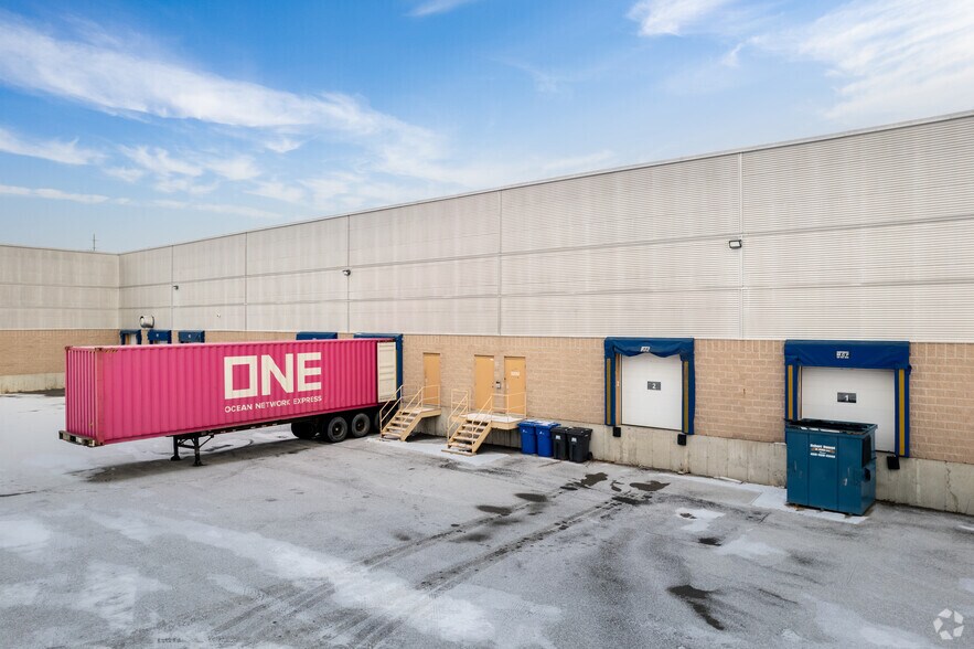More Photos Of 3250-3262 Rue F.-X.-Tessier, Vaudreuil-dorion Light Distribution For Sale