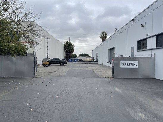 More Photos Of 2253-2257 Saybrook Ave, Commerce Manufacturing For Lease