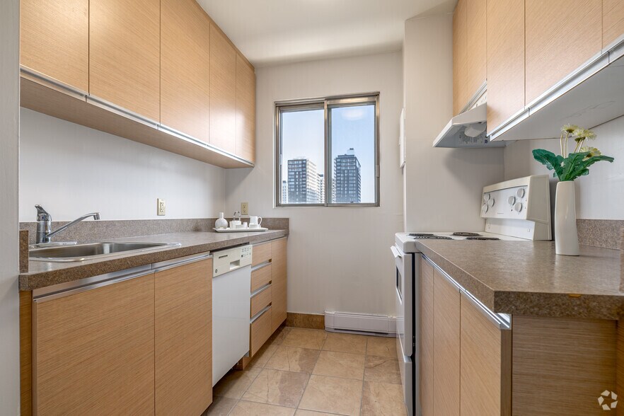 More Photos Of 2021 Av Atwater, Montréal Apartments For Lease