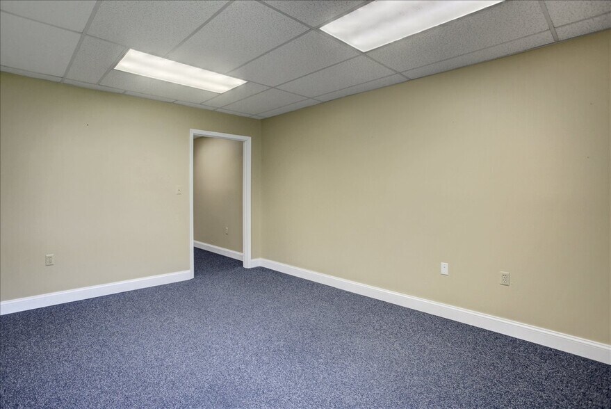 More Photos Of 1137 Kennebec Dr, Chambersburg Office For Sale