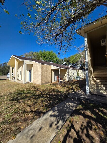More Photos Of 657 W 4th St, Yorktown Apartments For Sale