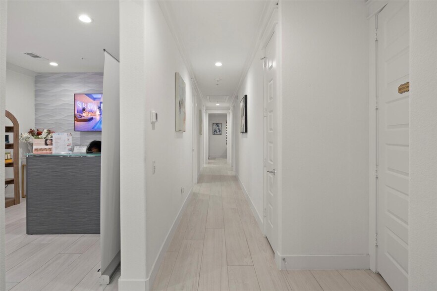 More Photos Of 2681 MacArthur Blvd, Lewisville Office For Sale