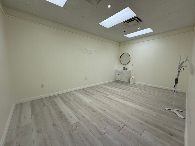 More Photos Of 9889 Bellaire Blvd, Houston General Retail For Sale