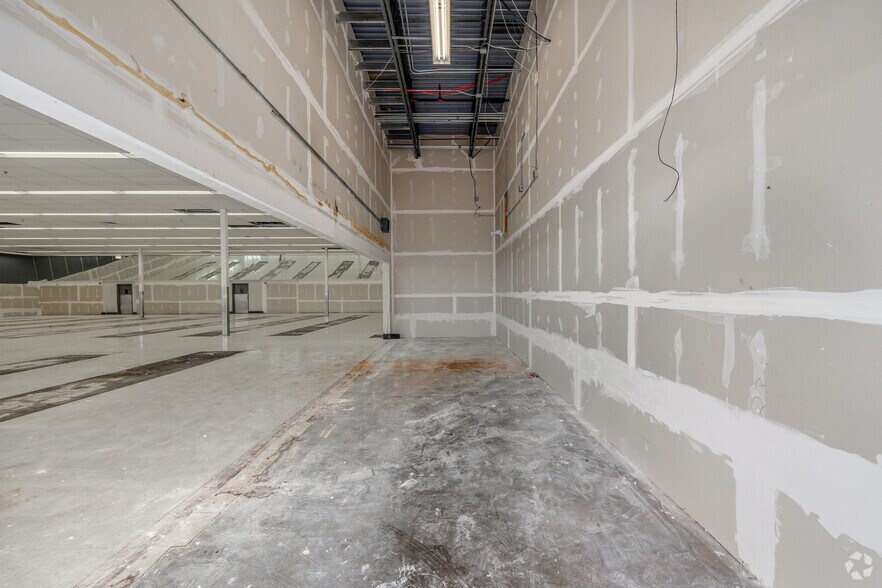 More Photos Of 1555 S Broadway, Wichita Drugstore For Lease