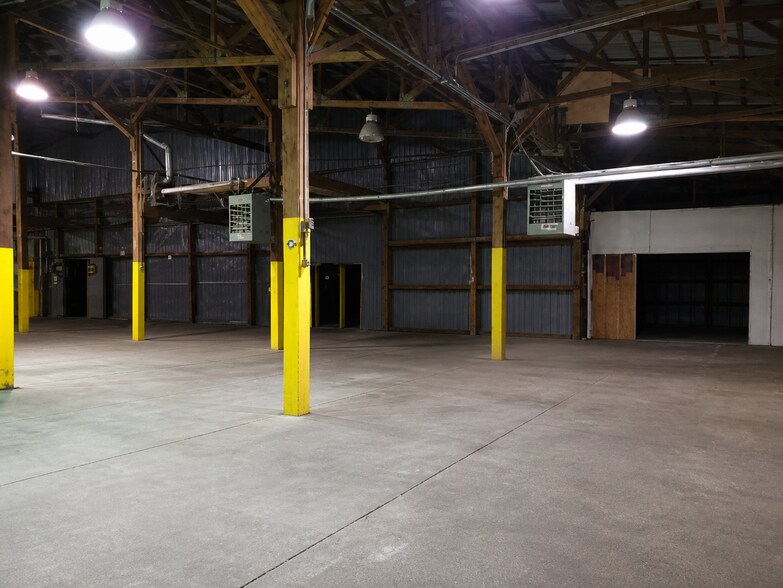 More Photos Of 1700 Iron King Rd, Ironwood Warehouse For Sale
