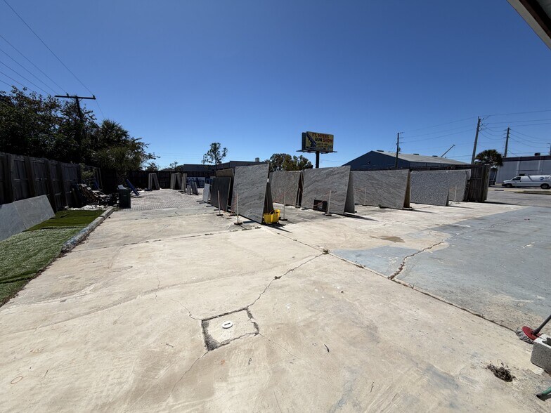 More Photos Of 2941 Fowler St, Fort Myers Warehouse For Sale