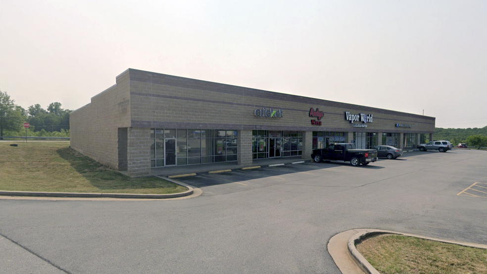 More Photos Of 108 Cecil St, Camdenton Storefront Retail Office For Lease