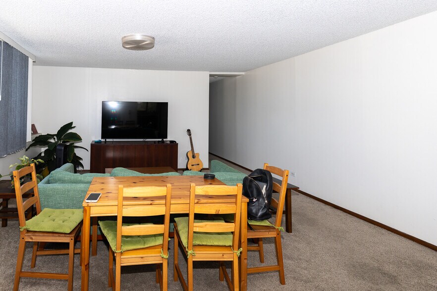 More Photos Of 922 Mccully St, Honolulu Apartments For Sale
