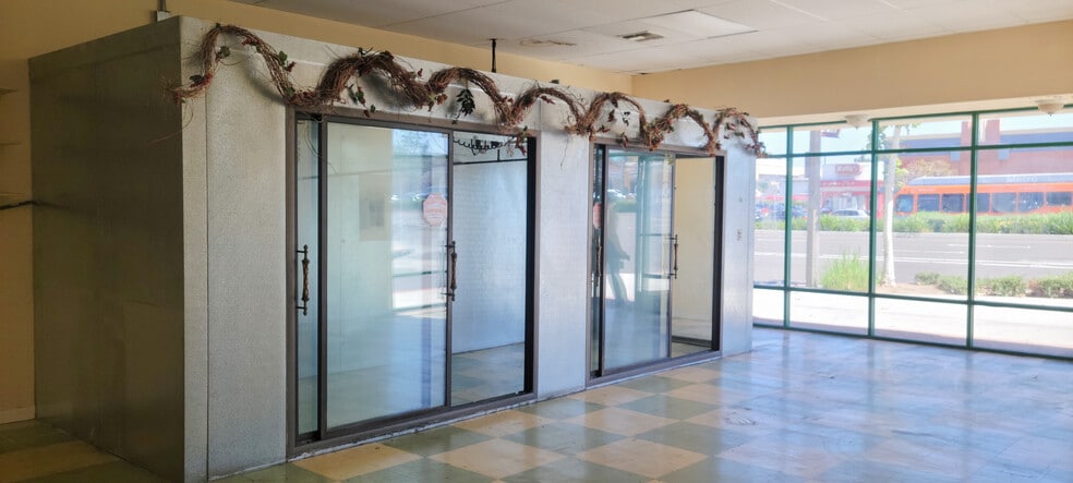 More Photos Of 12831-12861 Hawthorne Blvd, Hawthorne Storefront For Lease