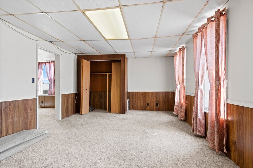 More Photos Of 1308 Washington St, Manitowoc Office For Sale