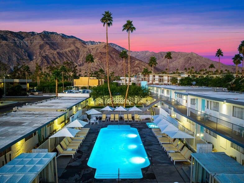 More Photos Of 1466 N Palm Canyon Dr, Palm Springs Hotel For Lease