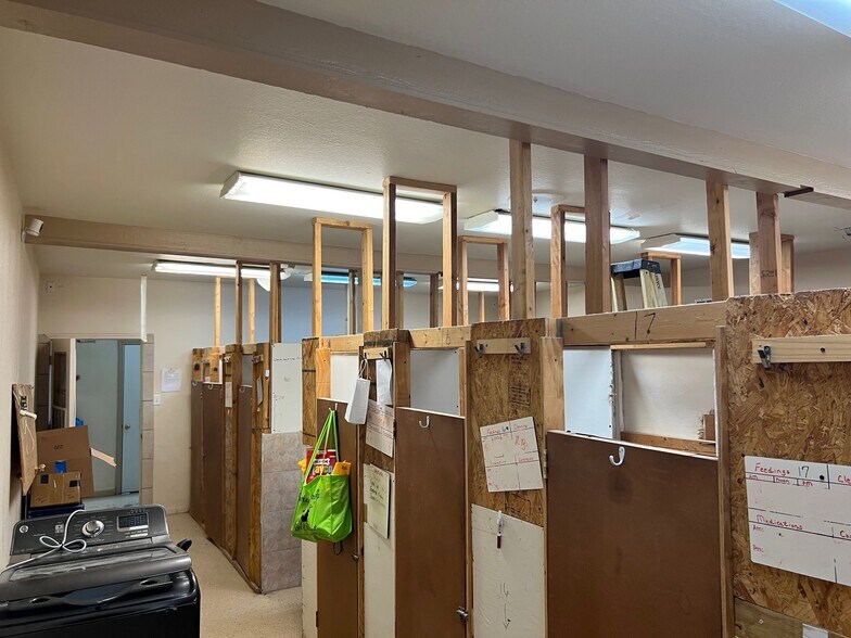 More Photos Of 628 E Veterans Memorial Blvd, Harker Heights Veterinarian Kennel For Sale
