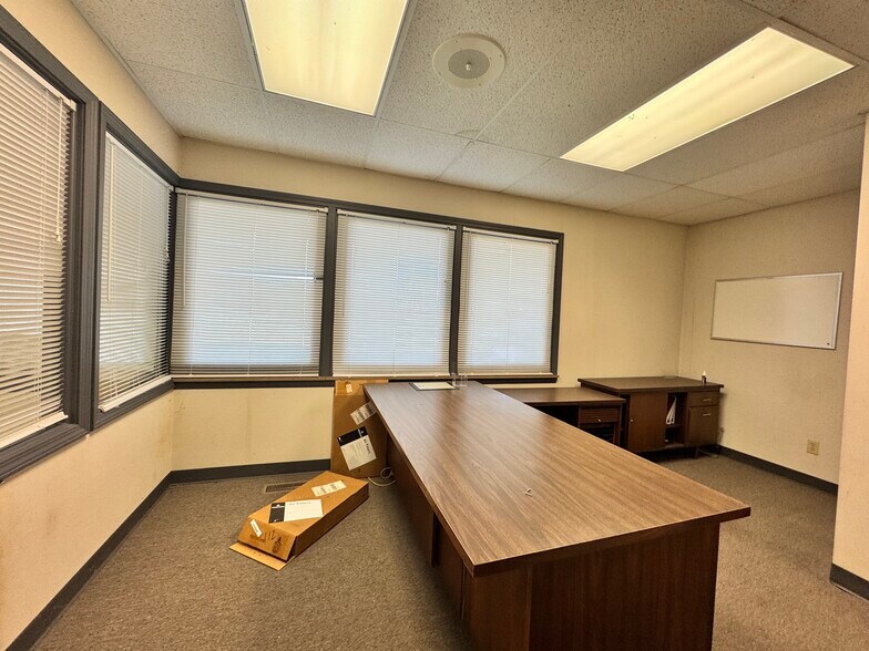 More Photos Of 525 E Hartman Rd, Anderson Medical For Sale