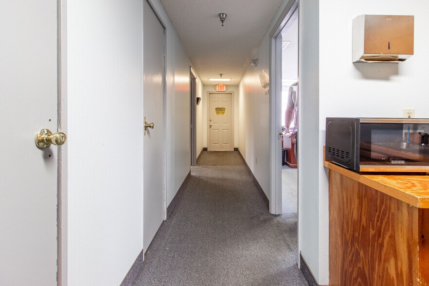 More Photos Of 310 Cypress Rd, Ocala Manufacturing For Sale