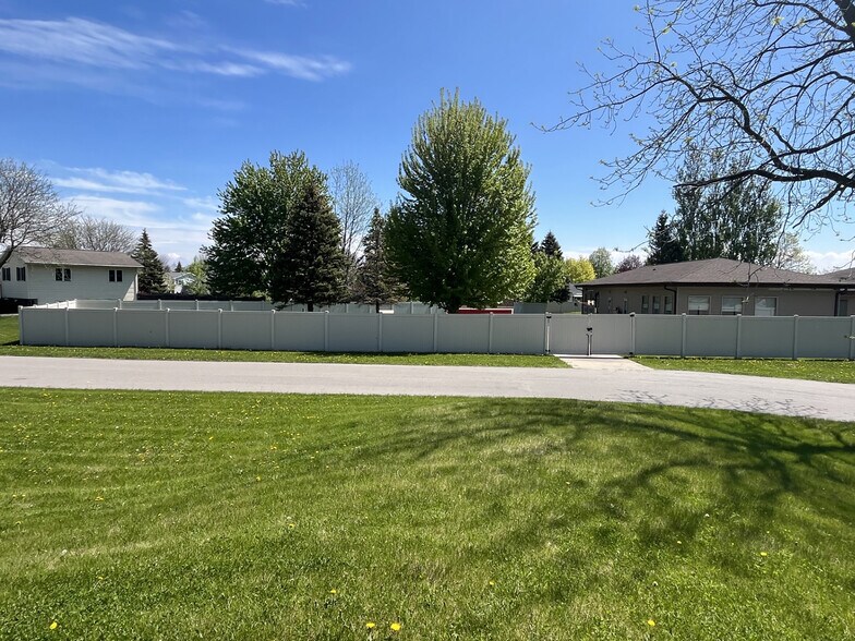 More Photos Of 3870 Jackson St, Oshkosh Specialty For Sale