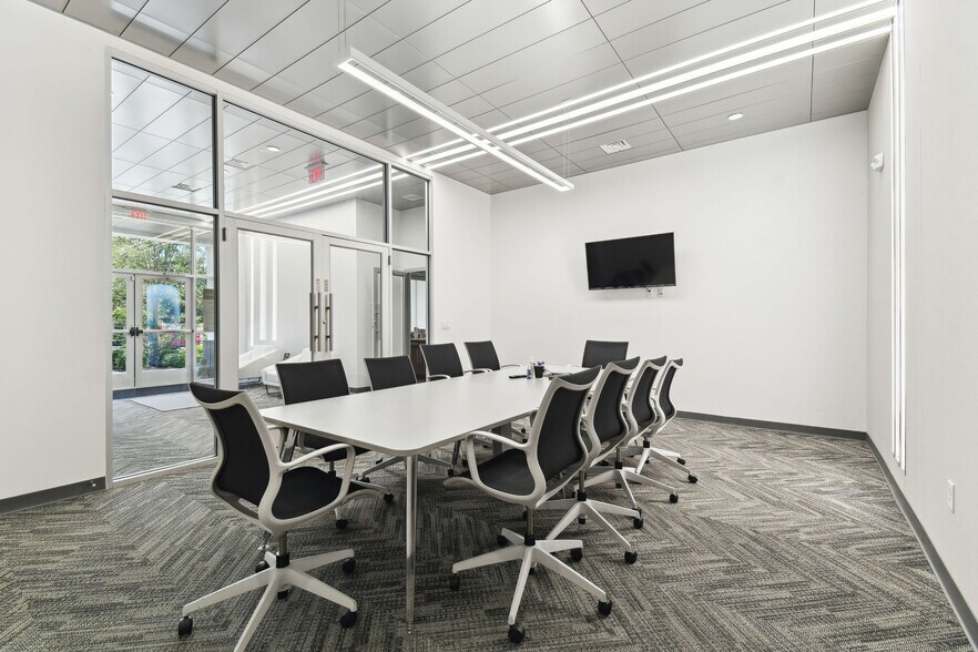 More Photos Of 924 Hale Ave, Brooksville Office For Sale