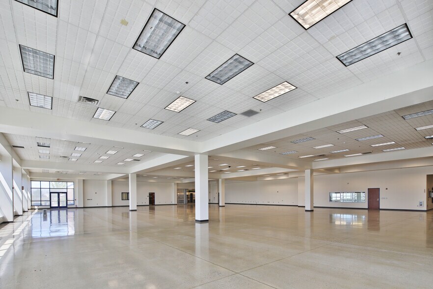 More Photos Of 2801 W Avenue H, Lancaster Distribution For Lease