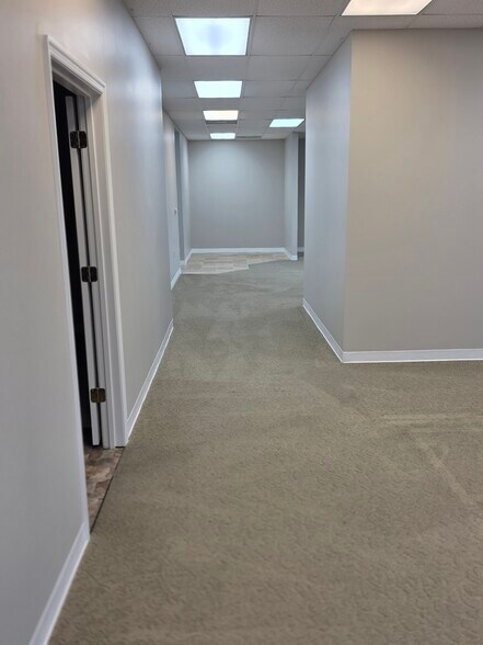 More Photos Of 161 Prosperity Dr, Winchester Showroom For Lease