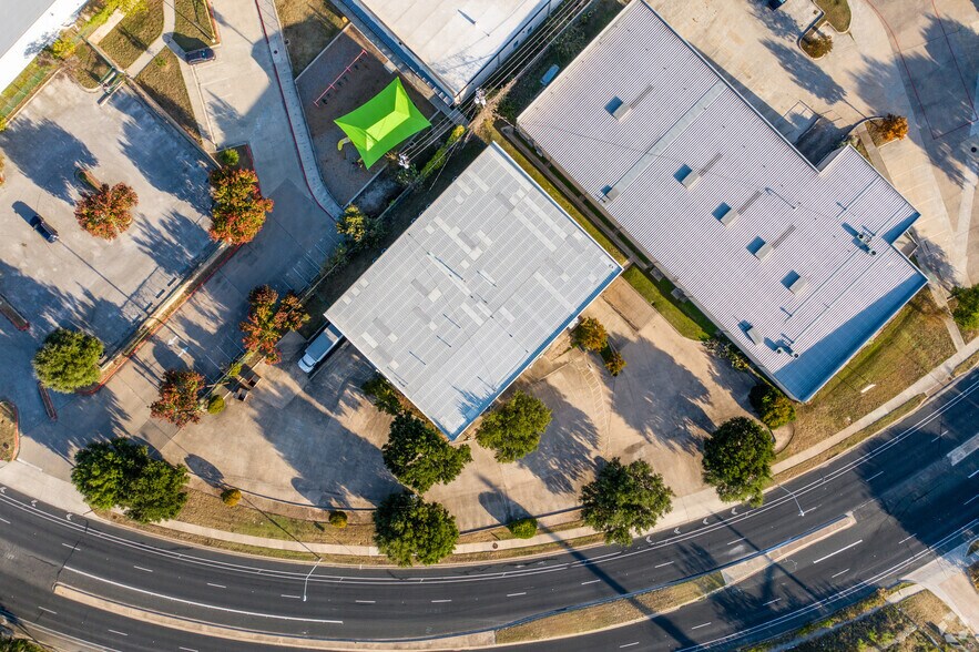 More Photos Of 9201 Metric Blvd, Austin Warehouse For Sale