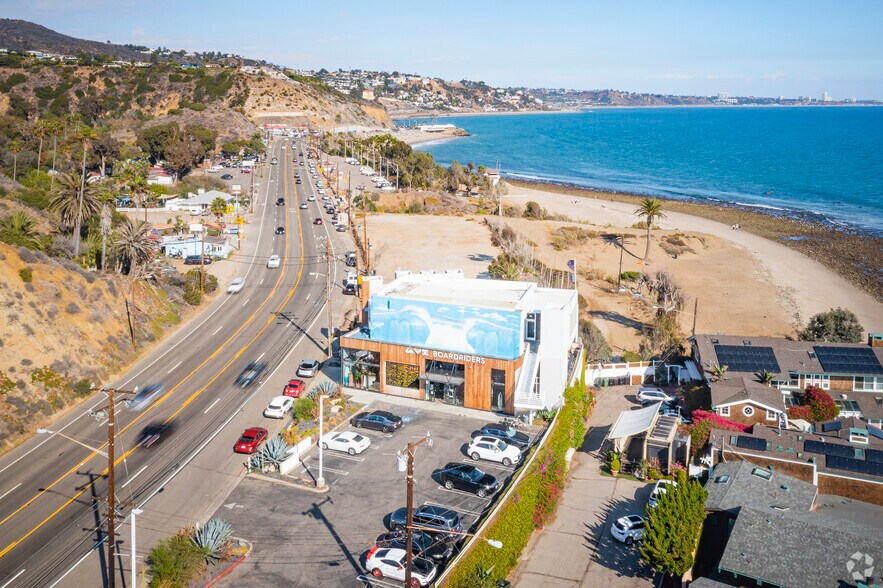 More Photos Of 18820 Pacific Coast Hwy, Malibu Storefront Retail Office For Lease