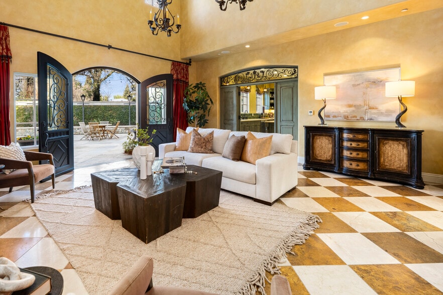 More Photos Of 1210 Arden Hills Ln, Sacramento Specialty For Sale