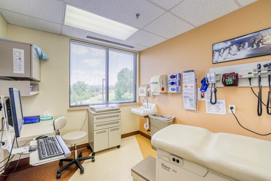 More Photos Of 10168 Parkglenn Way, Parker Medical For Sale