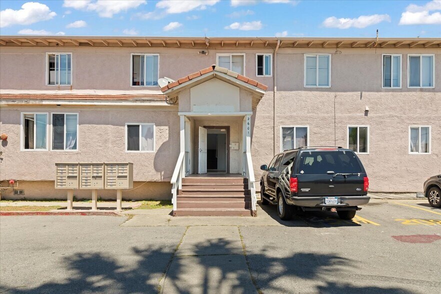 More Photos Of 2520 Ohio Ave, Richmond Apartments For Sale