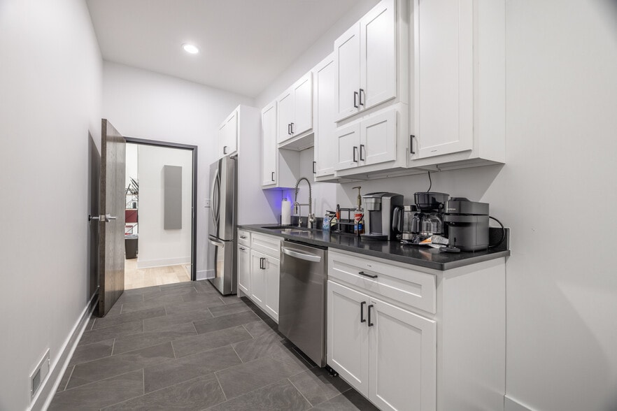More Photos Of 107 Cherry St, Wright City Flex For Lease