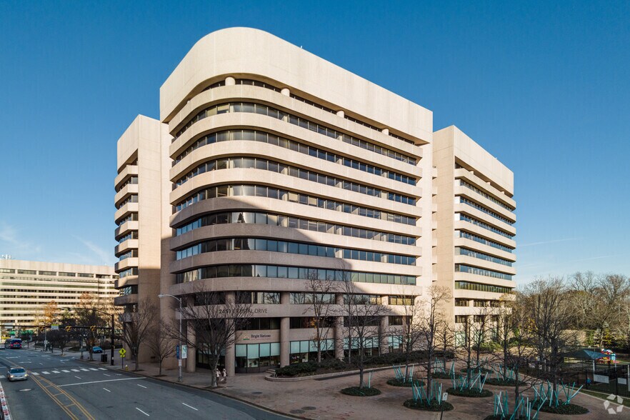 More Photos Of 2451 Crystal Dr, Arlington Office For Lease