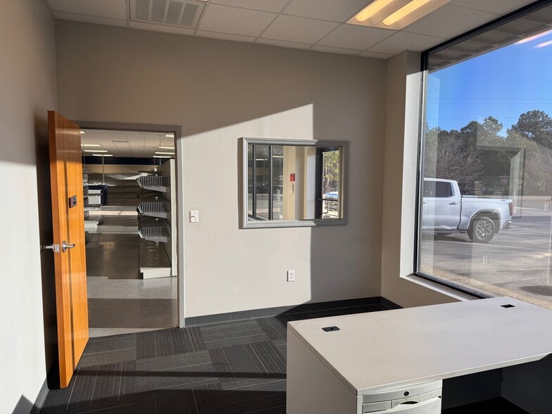 More Photos Of 404 Chicago Dr, Fayetteville Flex For Lease