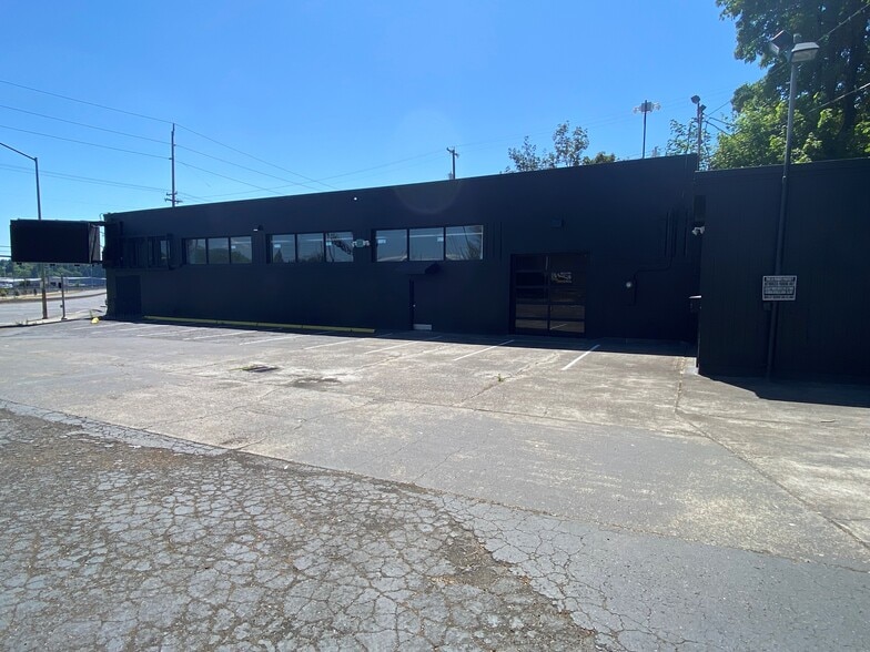 More Photos Of 5035 SE McLoughlin Blvd, Portland Storefront Retail Office For Sale