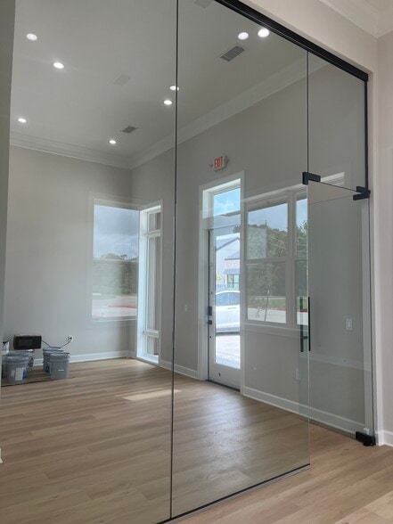 More Photos Of 1325 Main Street, Katy Medical For Lease