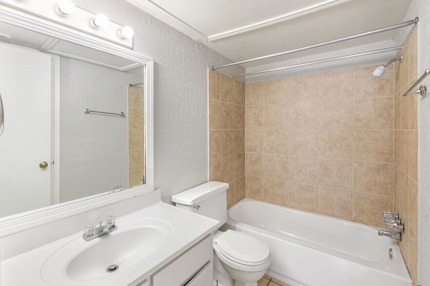 More Photos Of 2451 Lake Rd, Huntsville Apartments For Sale