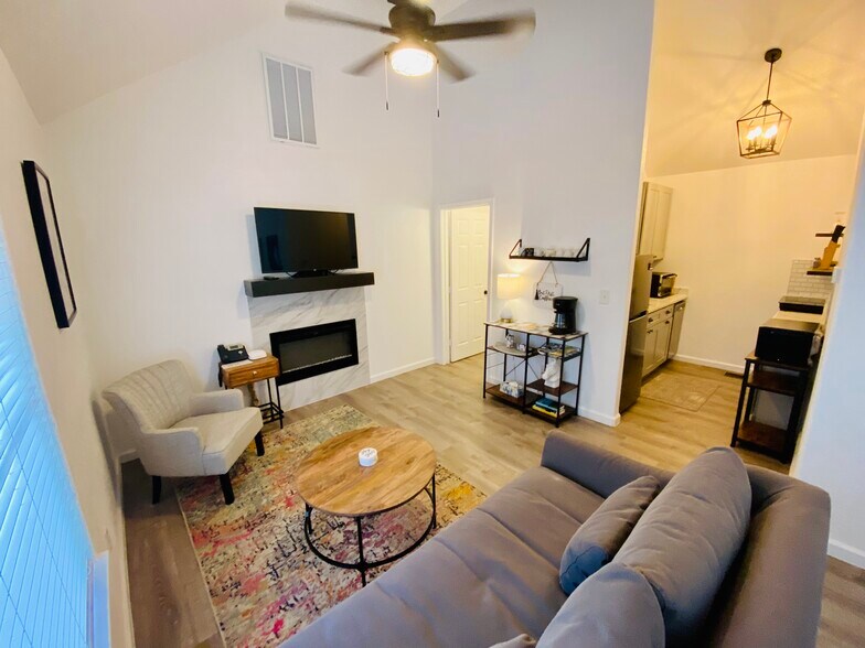 More Photos Of 104 Scudder Ln, Wimberley Hotel For Sale