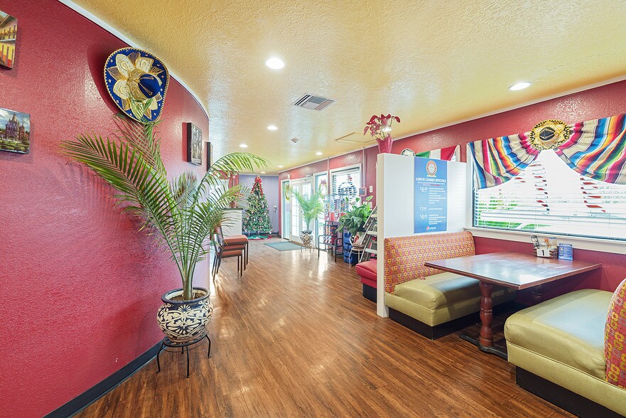 More Photos Of 17009 East Fwy, Channelview General Retail For Sale